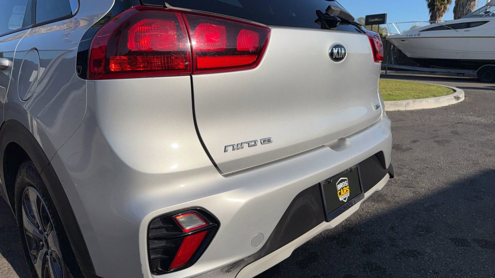 Used 2020 Kia Niro LX FWD image 29