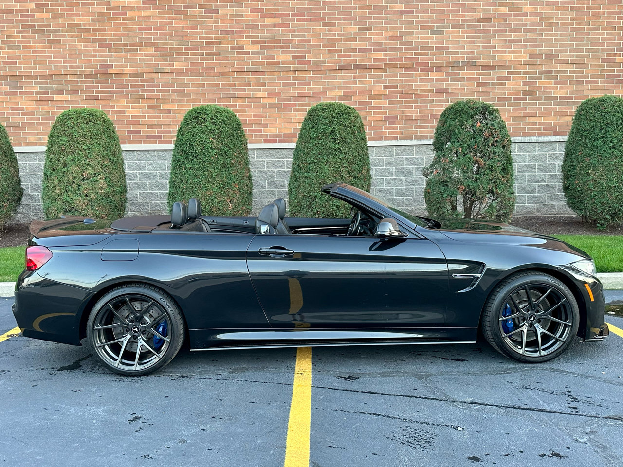 Used 2020 BMW M4 Convertible image 25