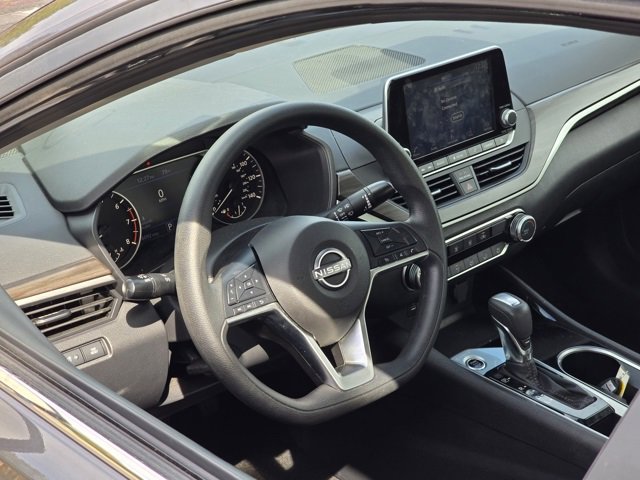 Used 2024 Nissan Altima 2.5 SV image 16