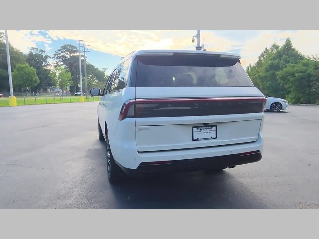 Used 2025 Lincoln Navigator Black Label AWD/4WD image 32
