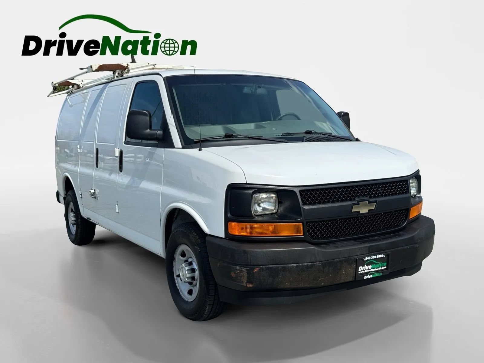 Used 2017 Chevrolet Express 2500 RWD image 3