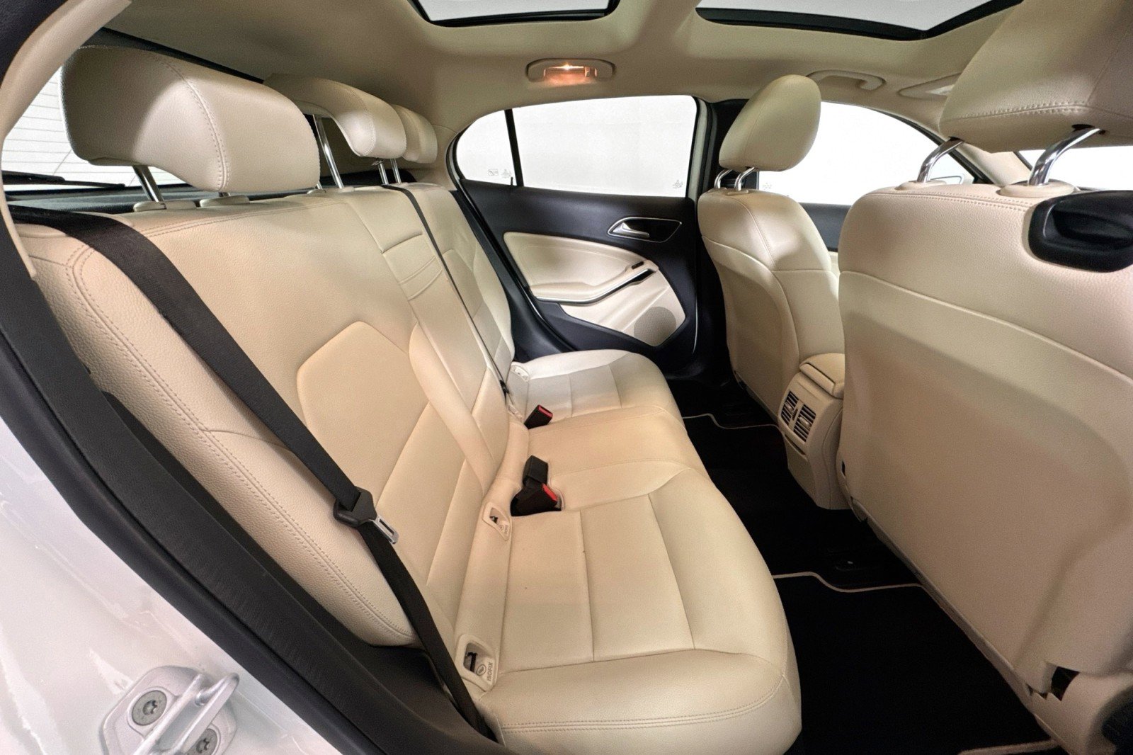 Used 2016 Mercedes-Benz GLA 250 GLA 250 image 26