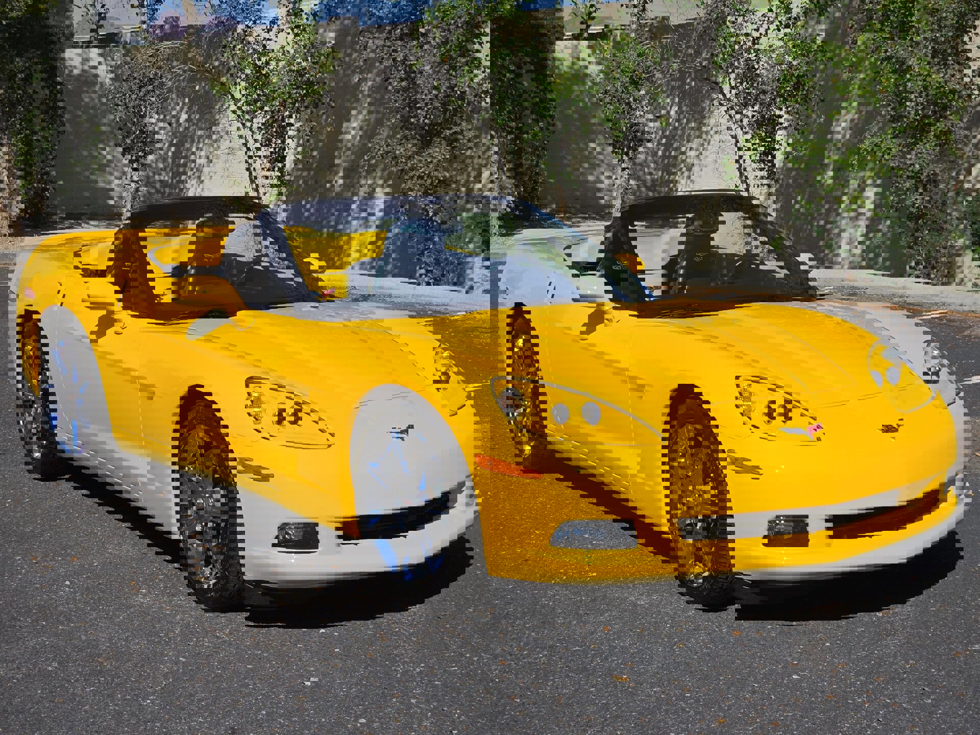 Used 2010 Chevrolet Corvette Convertible w/ Preferred Equipment Group image 2