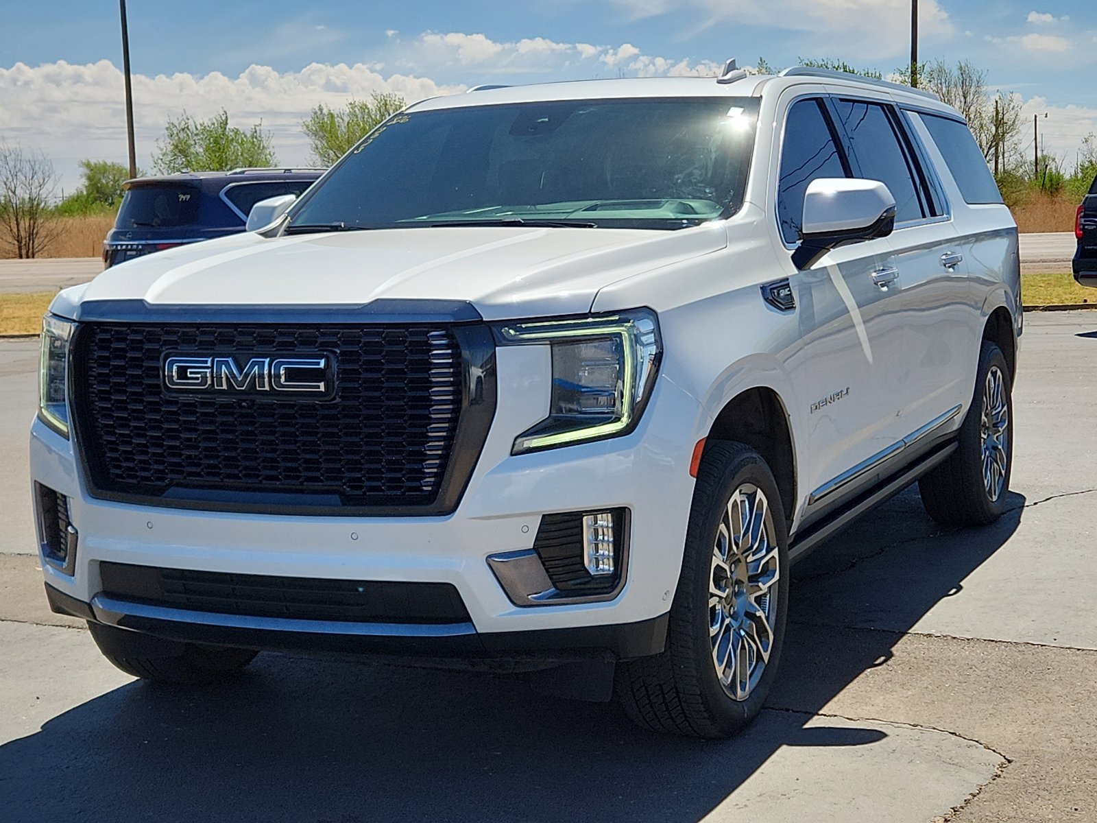 Used 2023 GMC Yukon XL Denali Ultimate image 1
