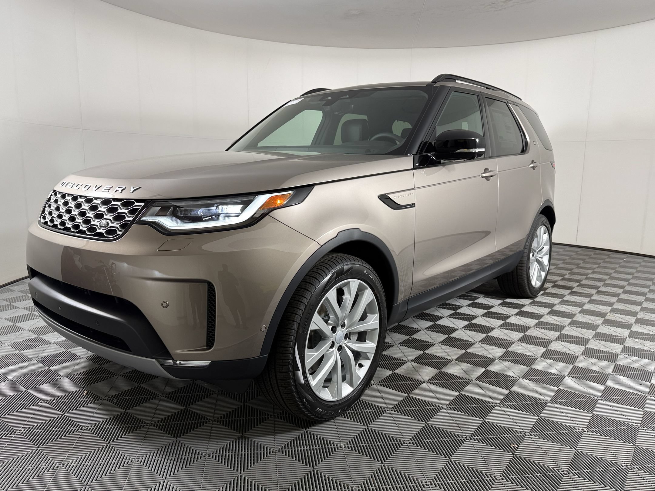 New 2026 Land Rover Discovery S