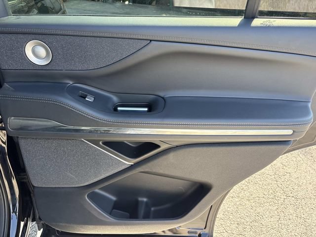 Certified 2025 Lincoln Navigator Reserve AWD/4WD image 21