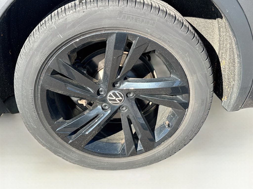 Used 2024 Volkswagen Tiguan SE R-Line AWD/4WD image 32