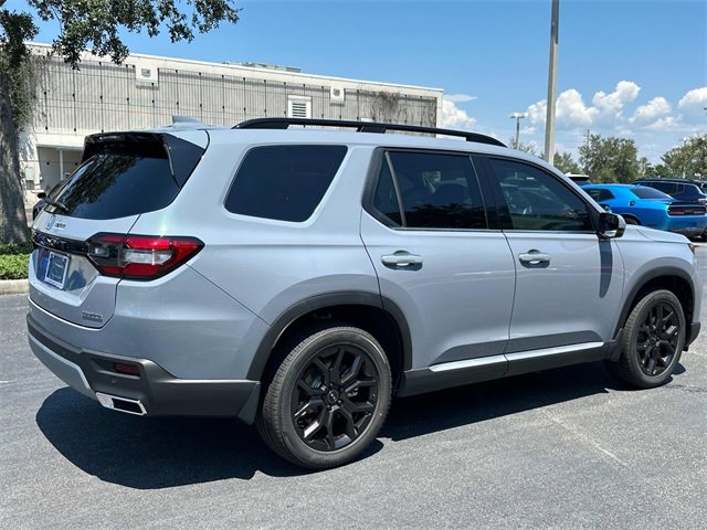 New 2025 Honda Pilot Touring image 5