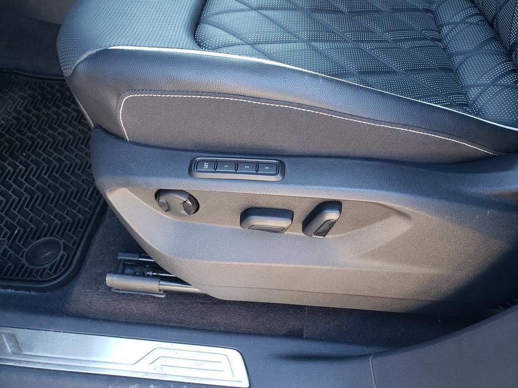 Used 2024 Volkswagen Atlas SEL Premium R-Line image 32