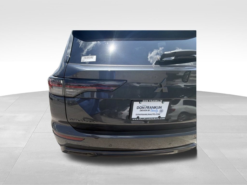 New 2026 Mitsubishi Outlander LE FWD image 6