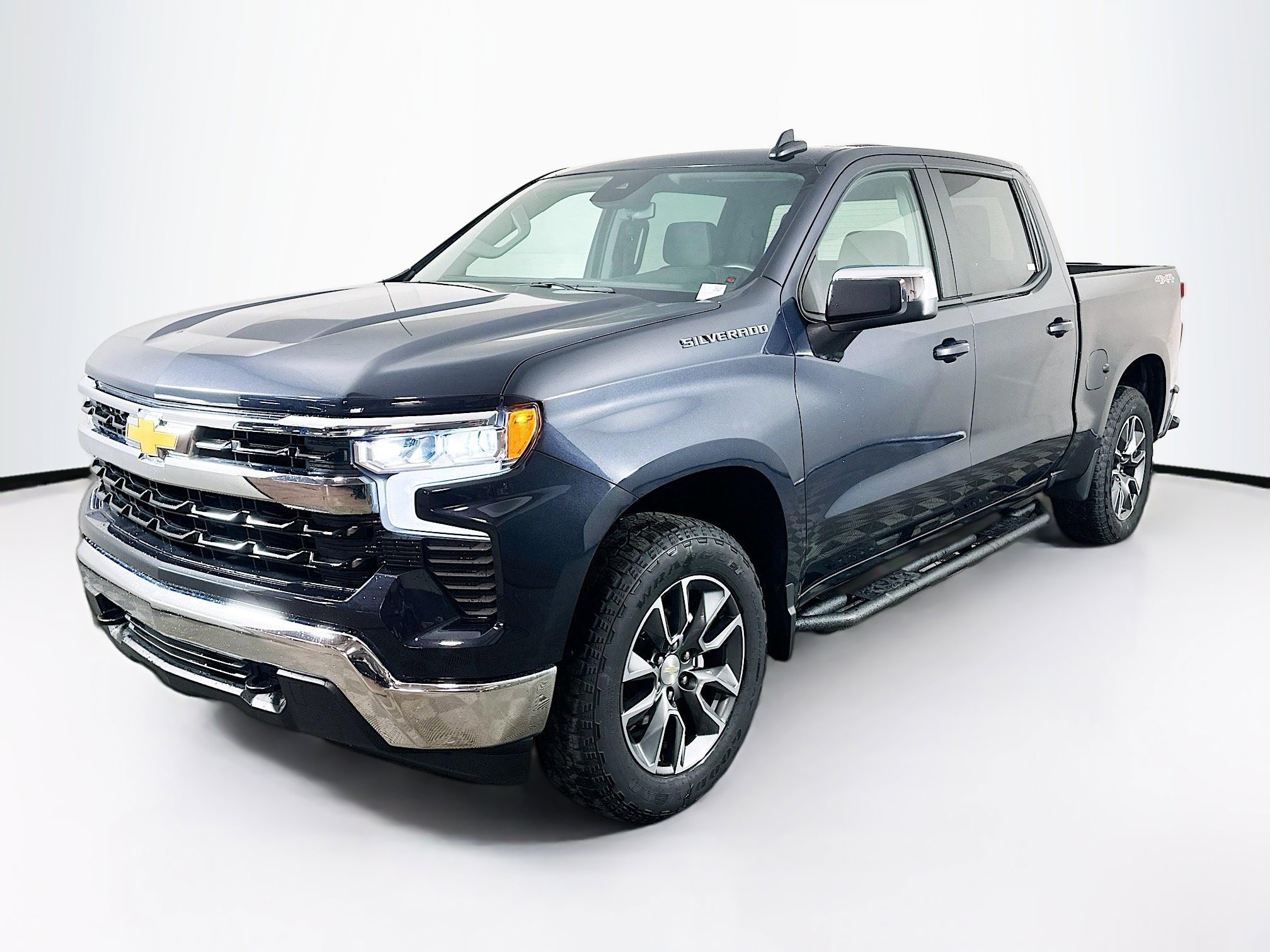 Used 2024 Chevrolet Silverado 1500 LT image 3