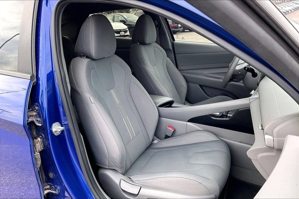 Used 2023 Hyundai Elantra SEL w/ Convenience Package FWD image 7