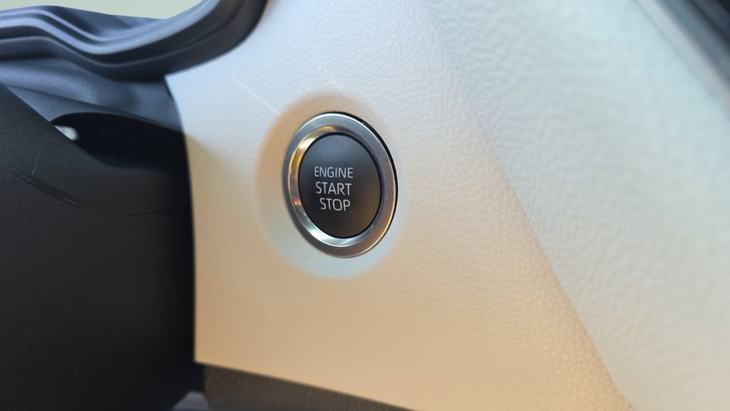 Used 2025 Toyota Corolla SE image 25