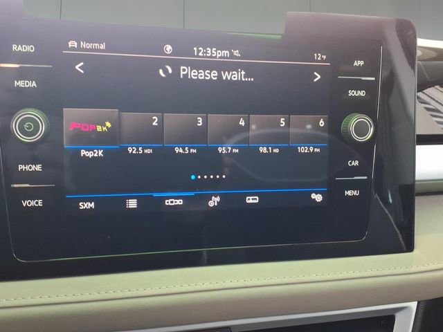 Used 2025 Volkswagen Taos SE w/ Panoramic Sunroof Package image 22