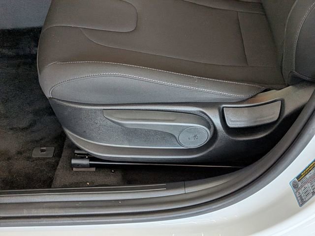 Used 2025 Hyundai Elantra SEL w/ Cargo Package FWD image 12