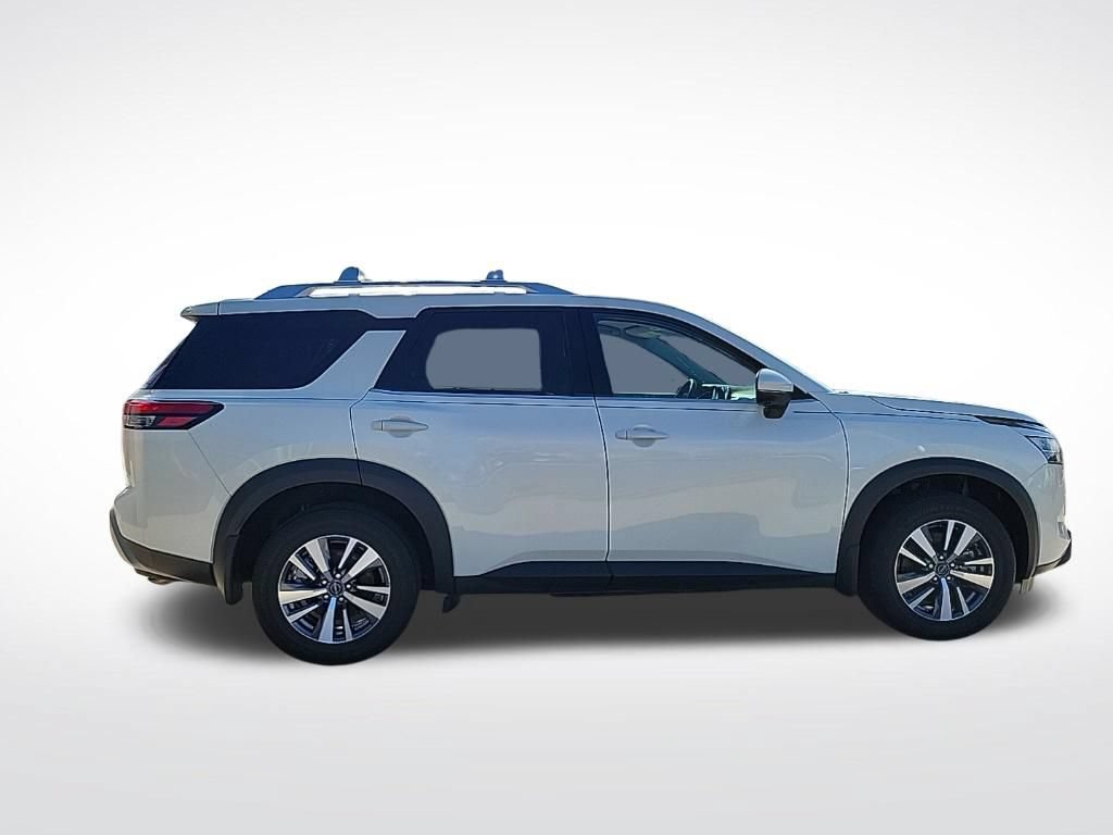 Used 2023 Nissan Pathfinder SL AWD/4WD image 7
