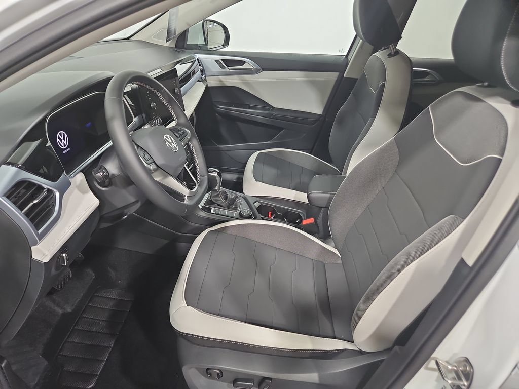 New 2026 Volkswagen Taos SE AWD/4WD image 9