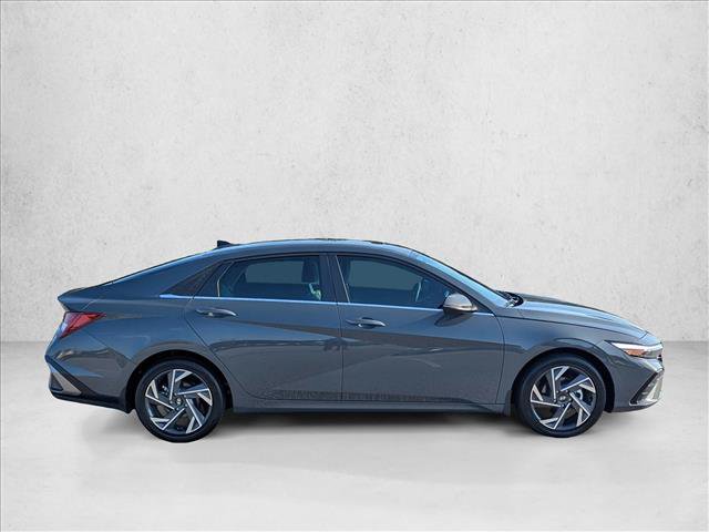 Certified 2025 Hyundai Elantra Limited FWD image 4