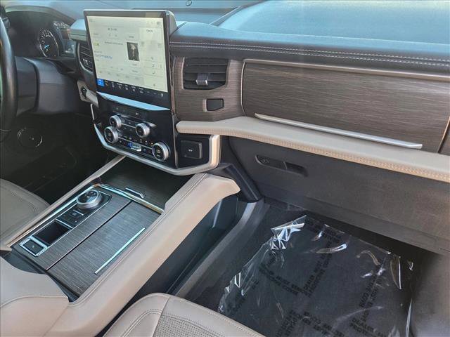 Used 2023 Ford Expedition Limited image 21