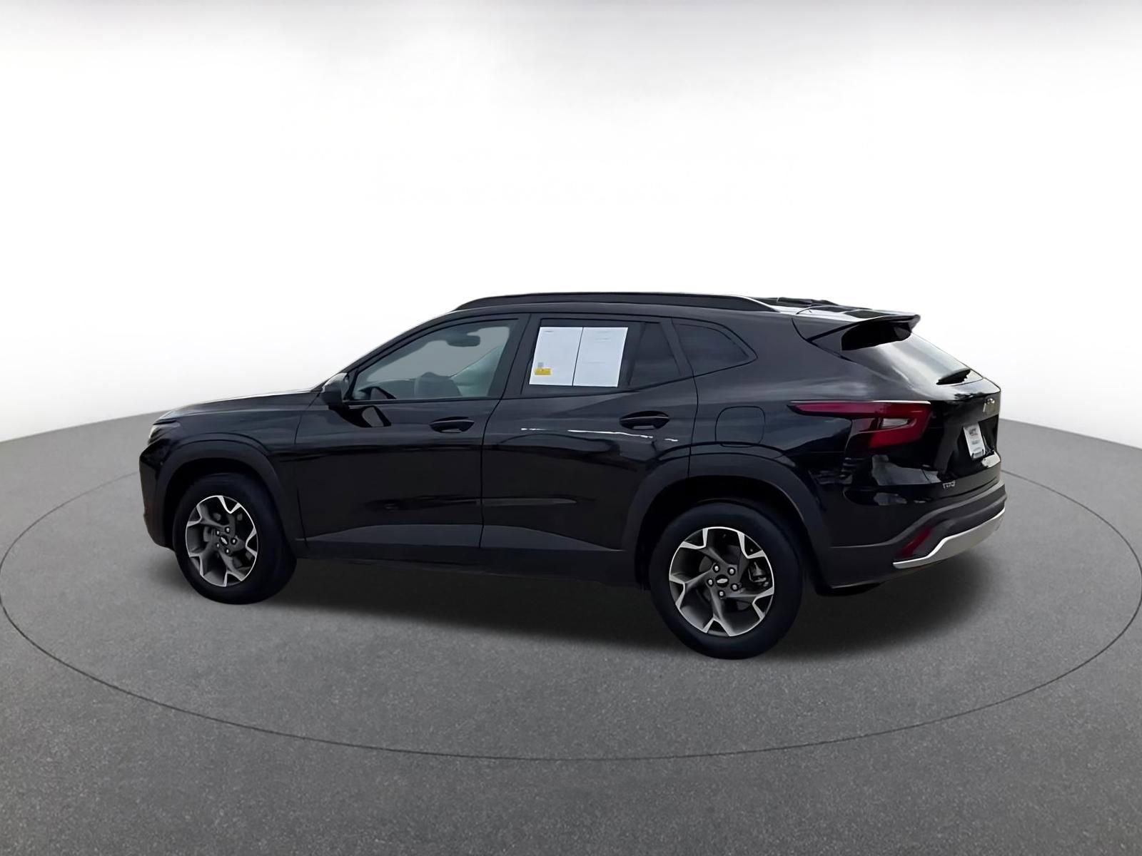 Used 2025 Chevrolet Trax LT image 10