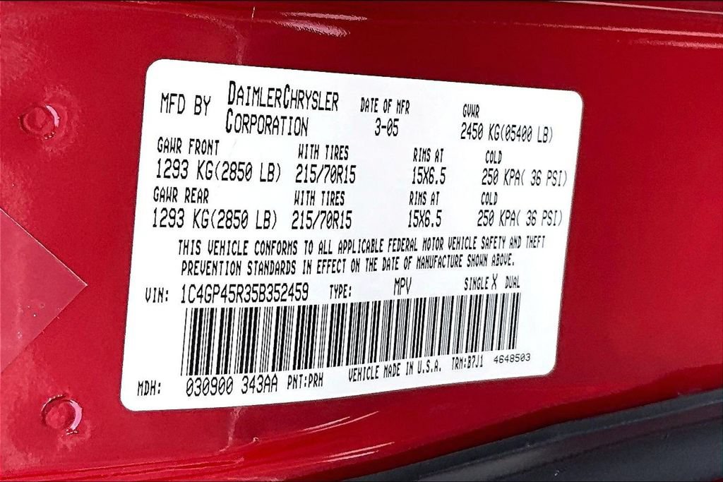 Used 2005 Chrysler Town & Country w/ Popular Equipment Group I FWD image 30
