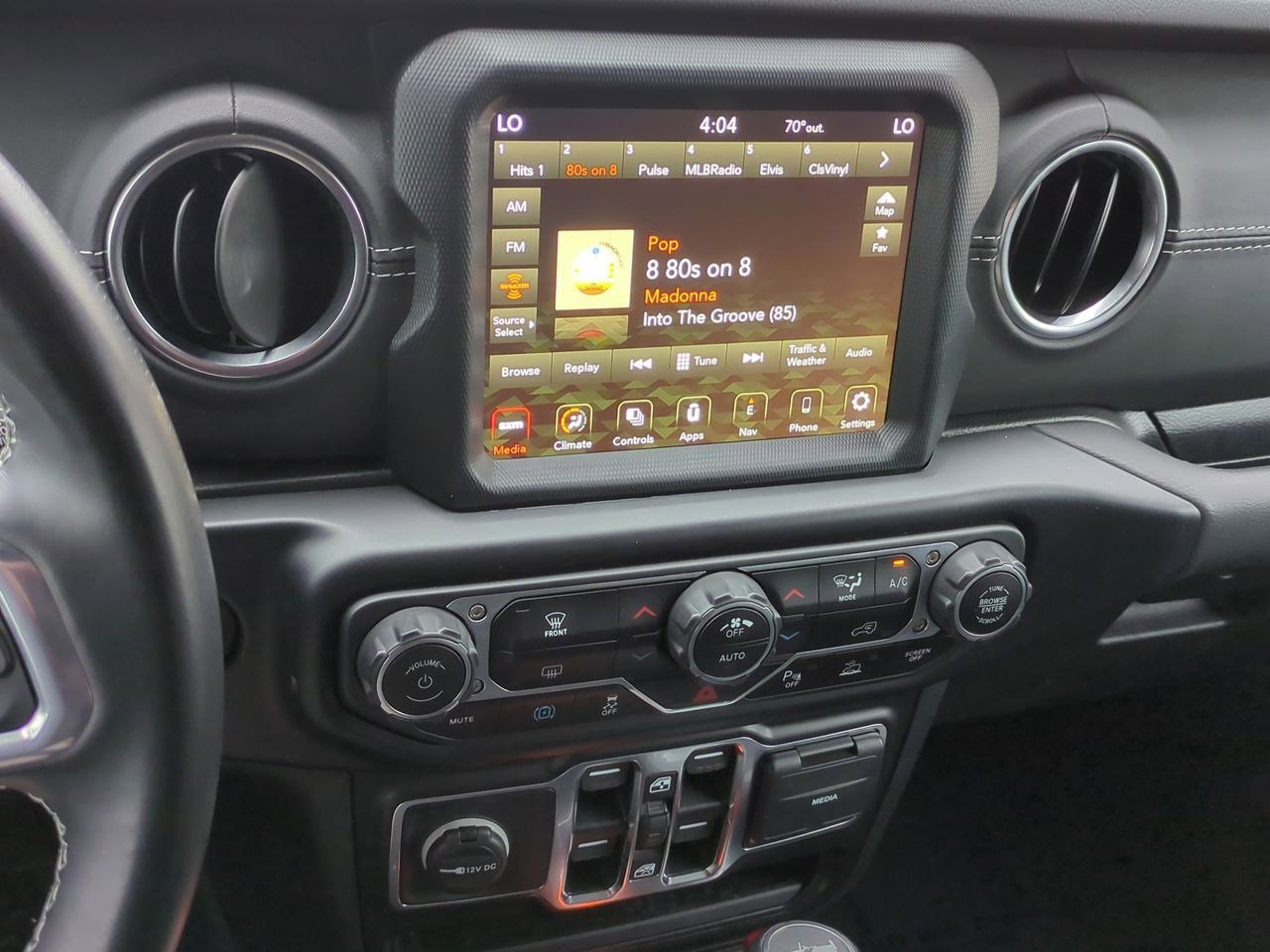 Used 2022 Jeep Wrangler Unlimited Sahara w/ Safety Group image 15