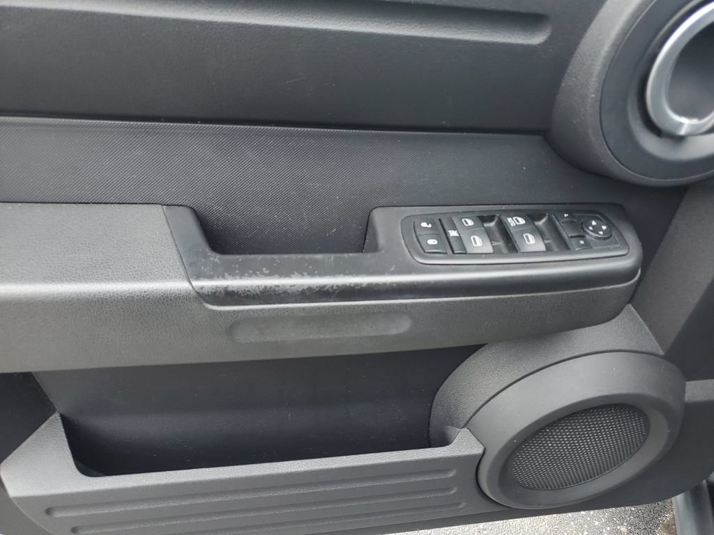 Used 2011 Dodge Nitro Heat AWD/4WD image 19