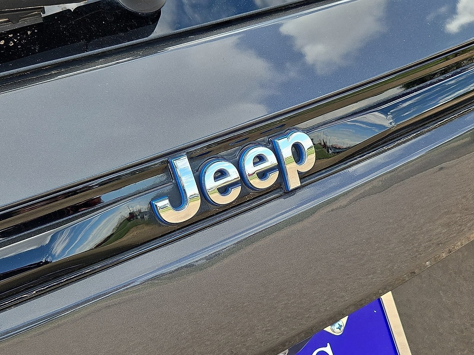 Used 2023 Jeep Grand Cherokee Overland w/ Advanced Protech Group III AWD/4WD image 13