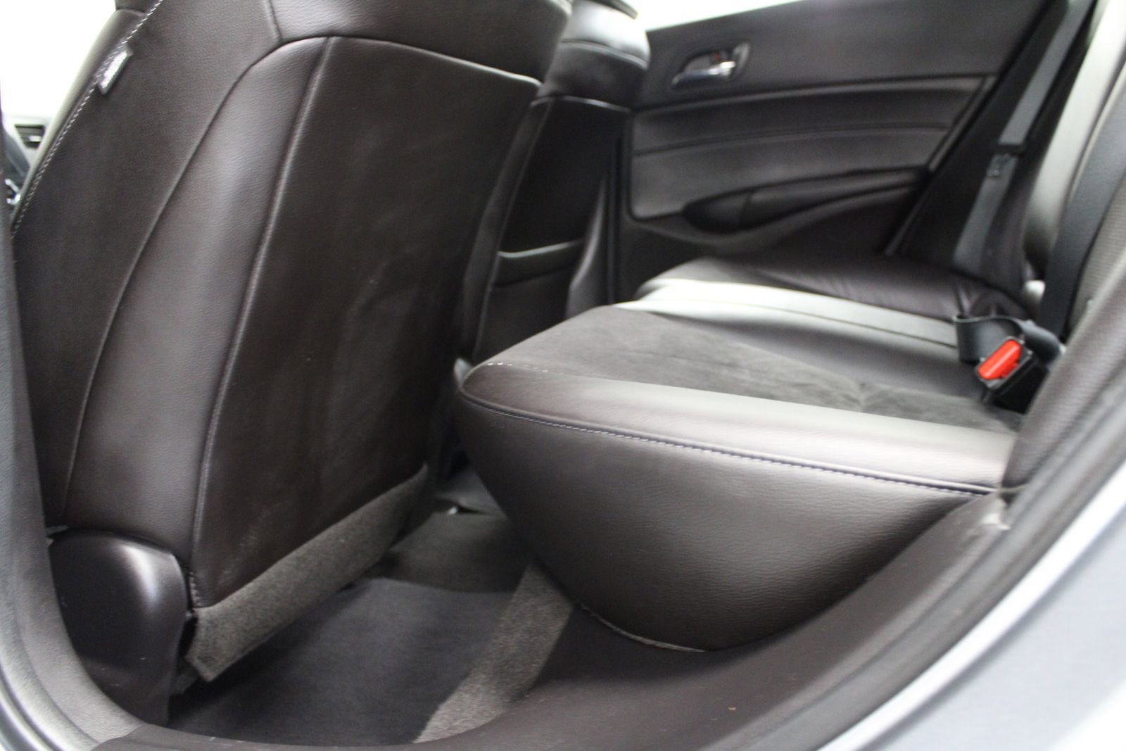 Used 2017 Acura ILX w/ Technology Plus & A-SPEC image 16