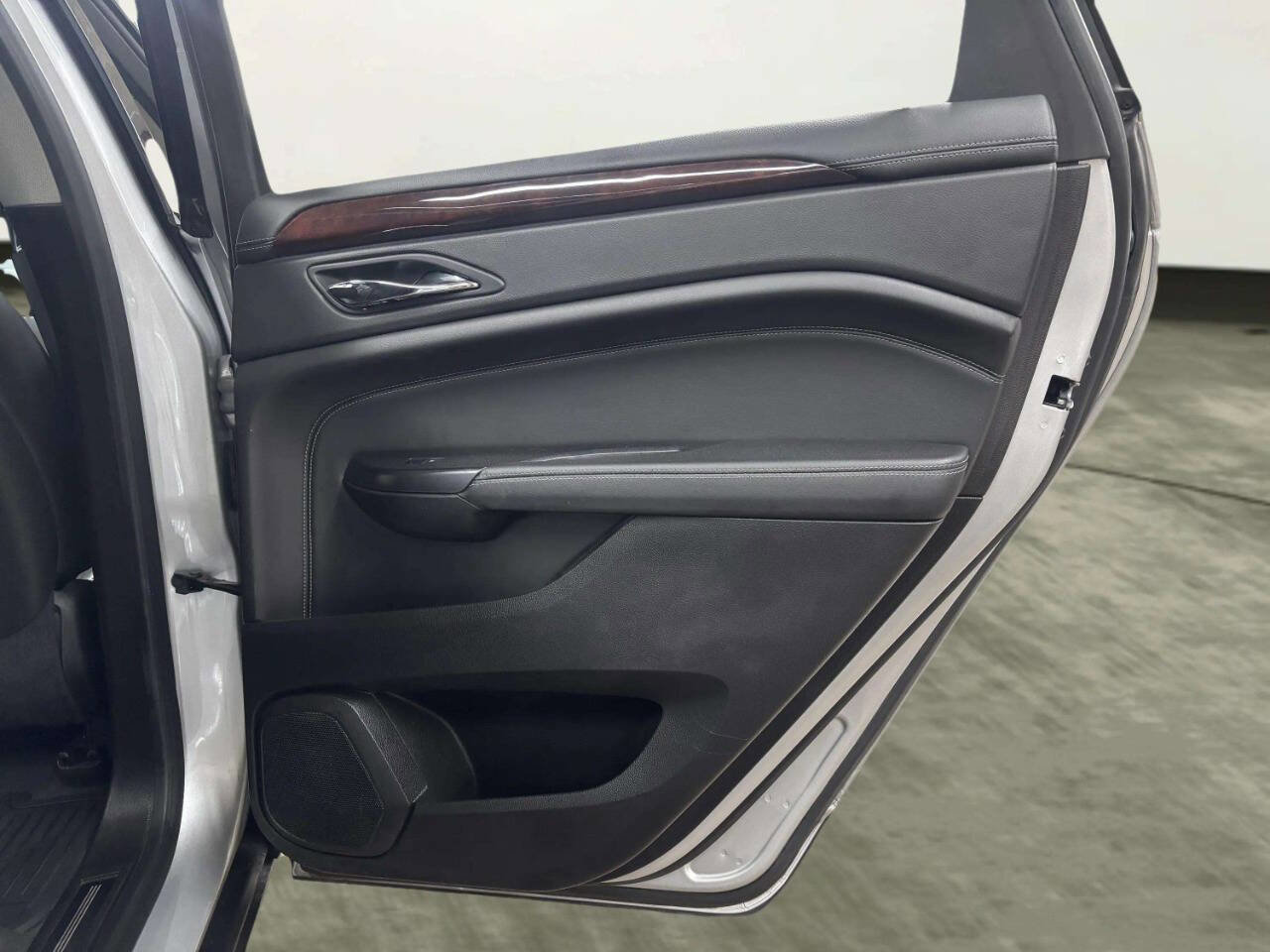 Used 2016 Cadillac SRX Luxury w/ Driver Awareness Package image 19