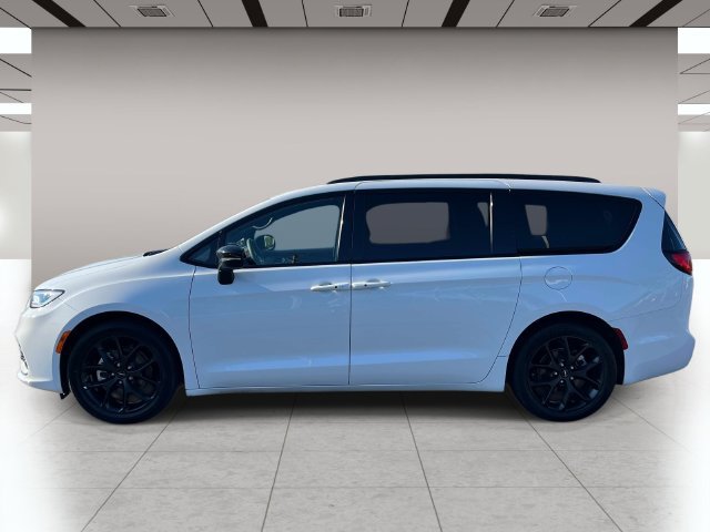 Used 2025 Chrysler Pacifica Limited FWD image 7