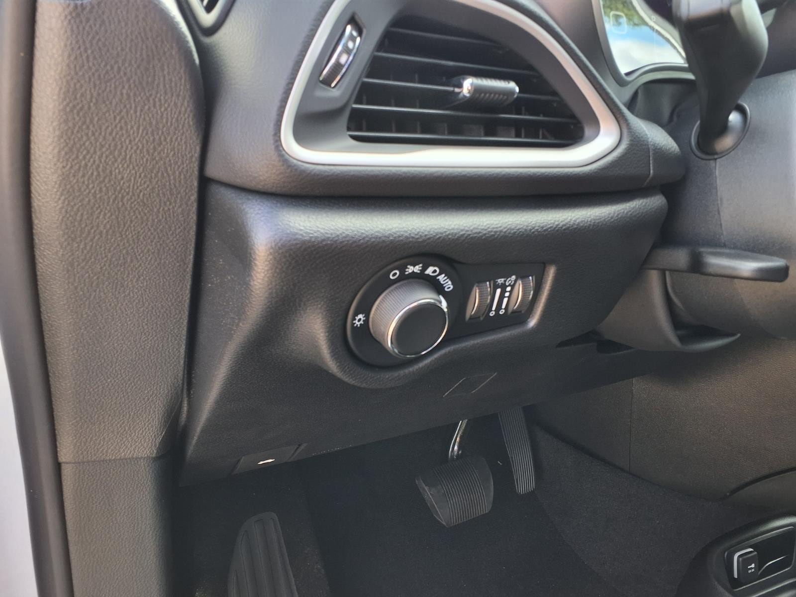 New 2027 Chrysler Pacifica LX FWD image 15