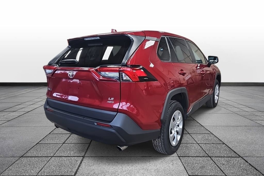 Used 2024 Toyota RAV4 LE AWD/4WD image 5