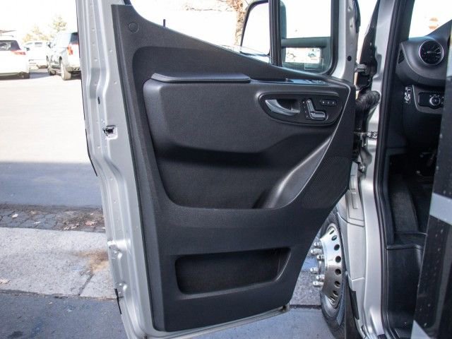 Used 2022 Mercedes-Benz Sprinter 3500 image 9