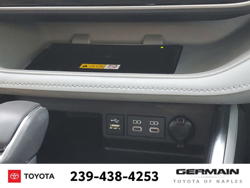 Used 2024 Toyota Highlander Limited image 33