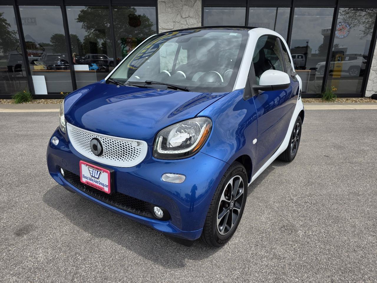 Used 2016 smart fortwo passion RWD image 14