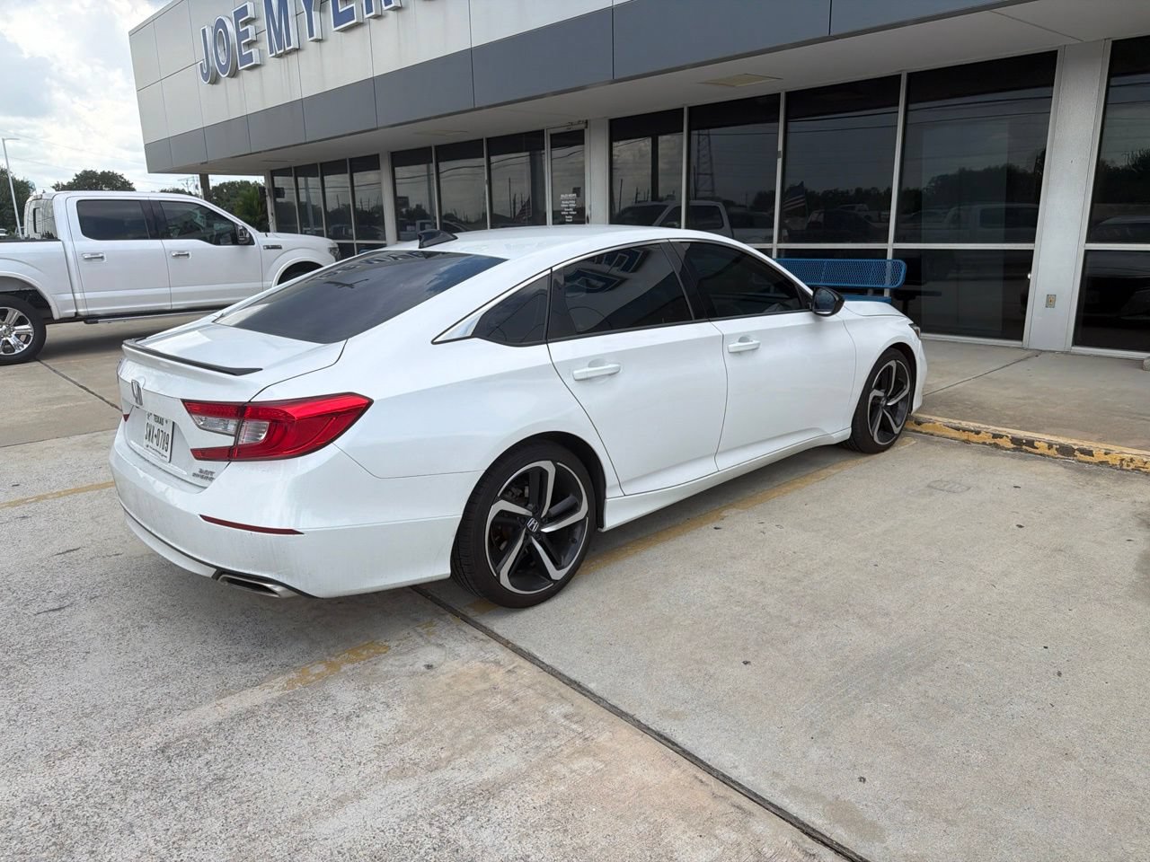 Used 2021 Honda Accord Sport image 3