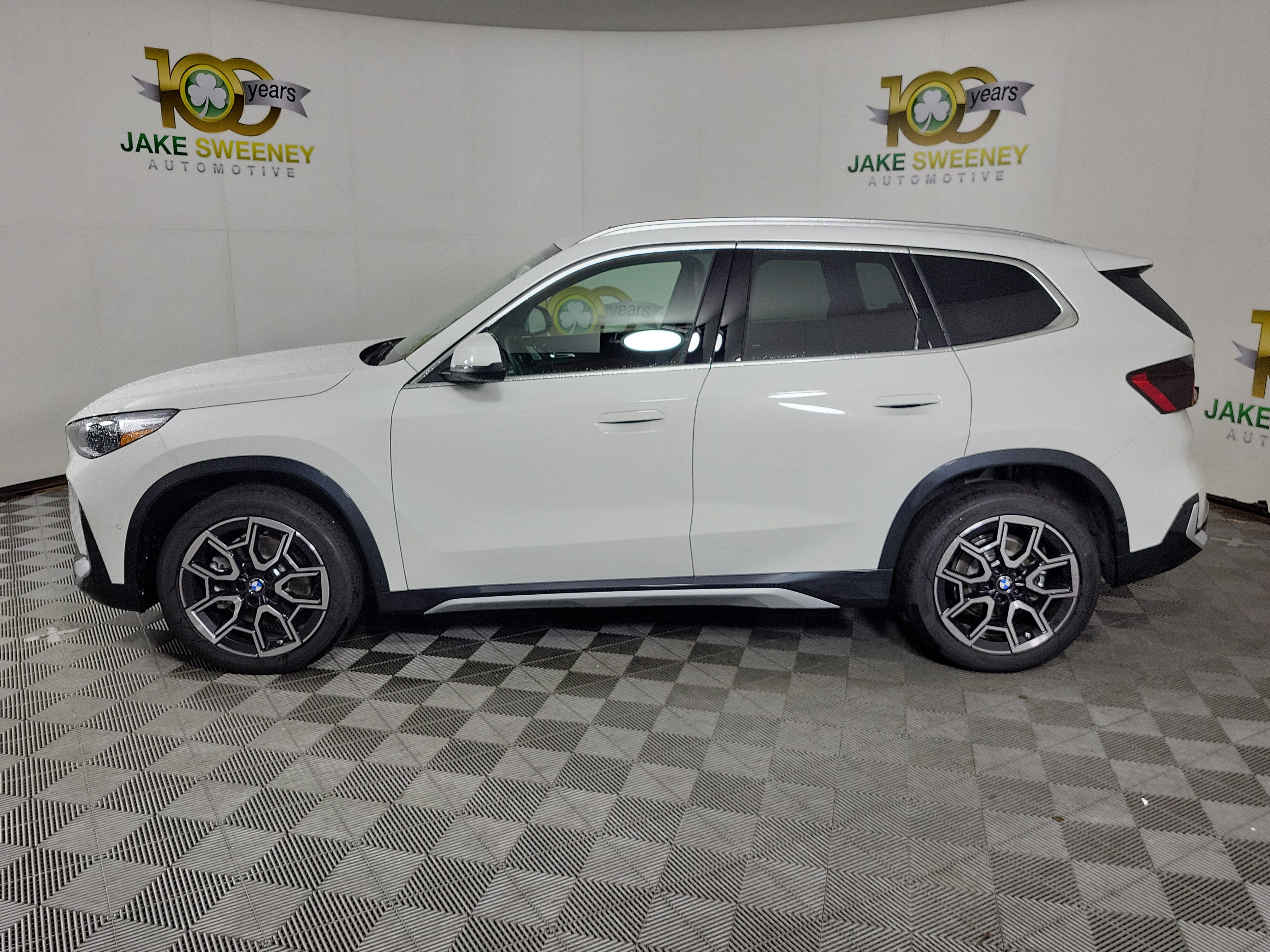 New 2027 BMW X1 xDrive28i AWD/4WD image 4
