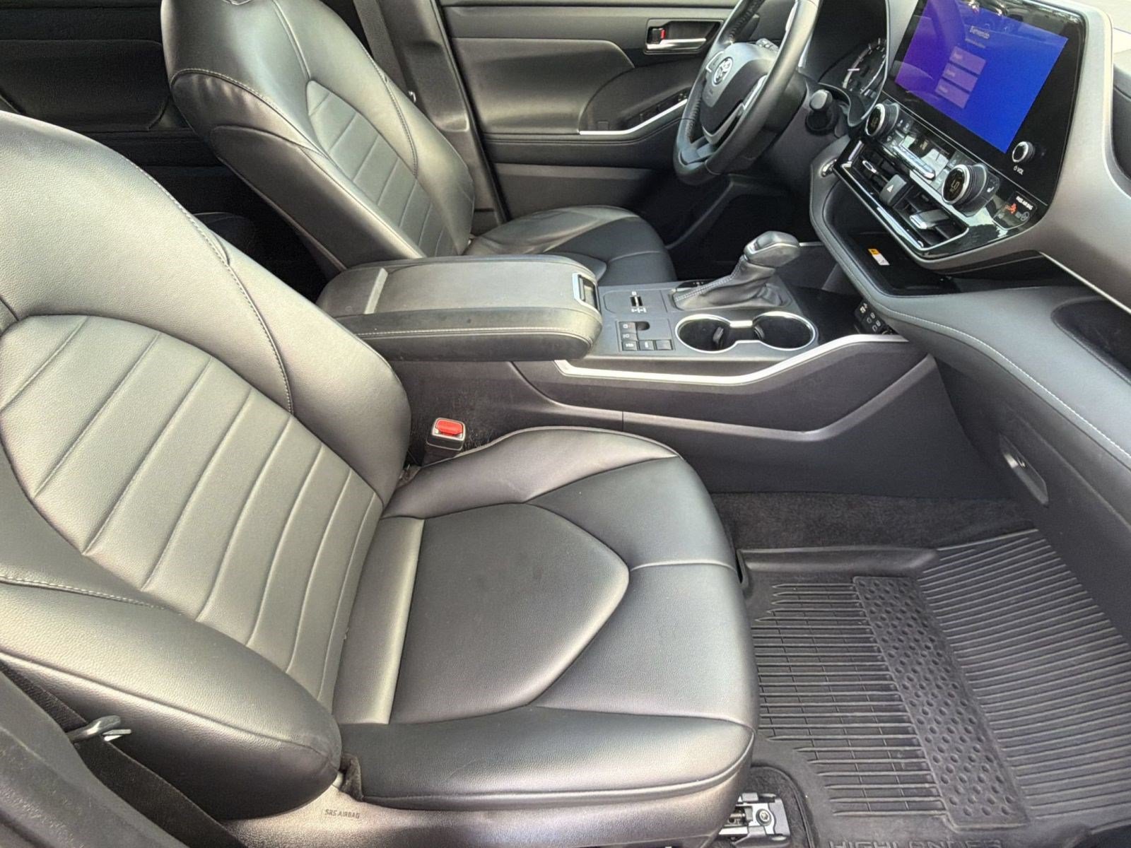 Used 2023 Toyota Highlander XLE FWD image 25