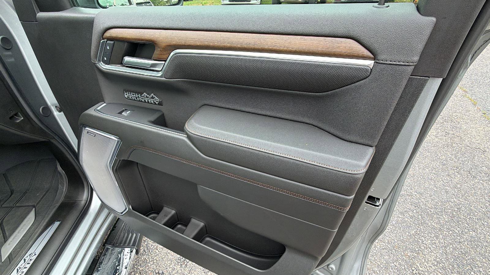 Certified 2024 Chevrolet Silverado 1500 High Country w/ High Country Premium Package AWD/4WD image 17