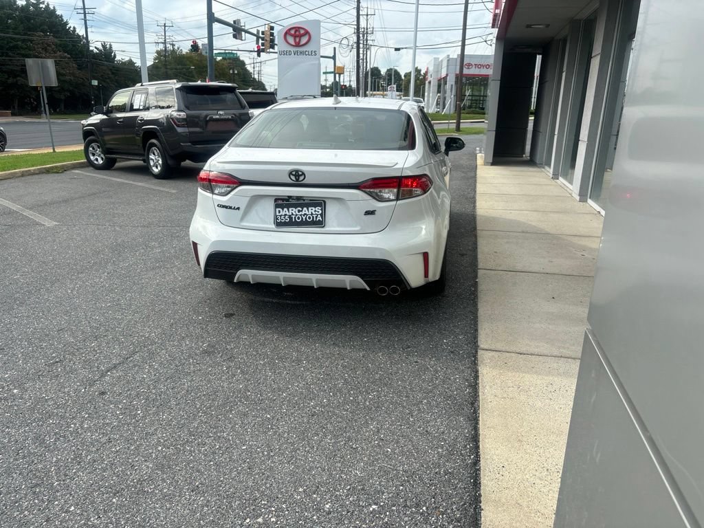 Used 2022 Toyota Corolla SE FWD image 3