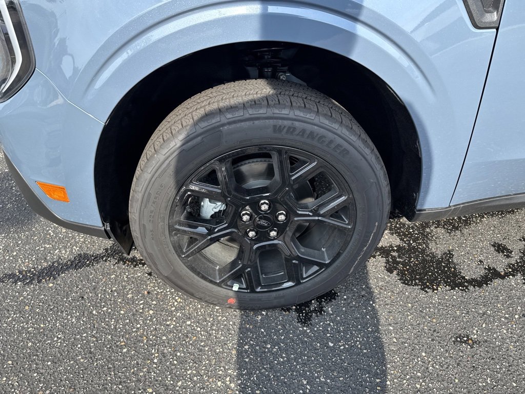 New 2025 Ford Maverick Lariat w/ Black Appearance Package image 9