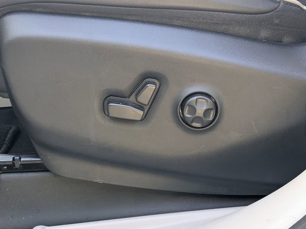 Used 2023 Chrysler Pacifica Limited FWD image 20