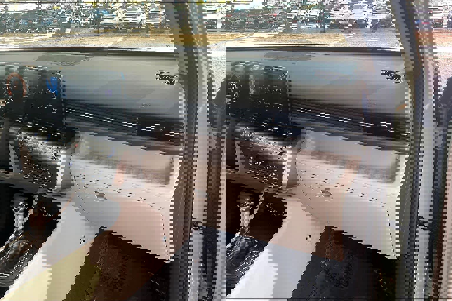 Certified 2025 Hyundai Kona SEL image 19