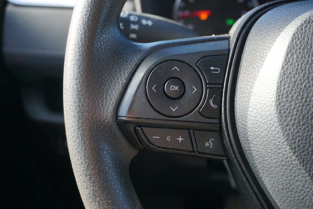 Used 2022 Toyota RAV4 LE AWD/4WD image 21