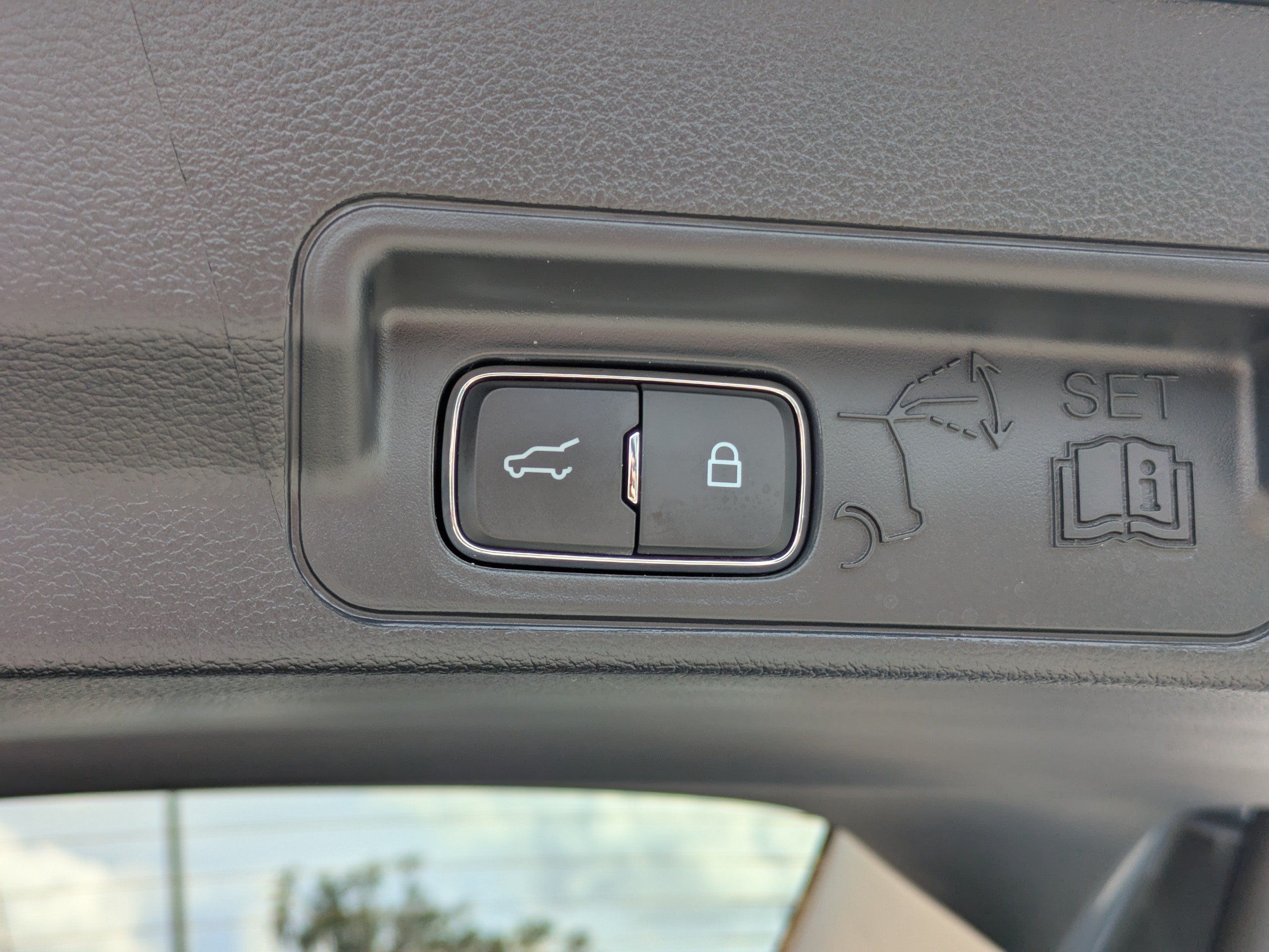 Used 2025 Ford Explorer Active RWD image 13
