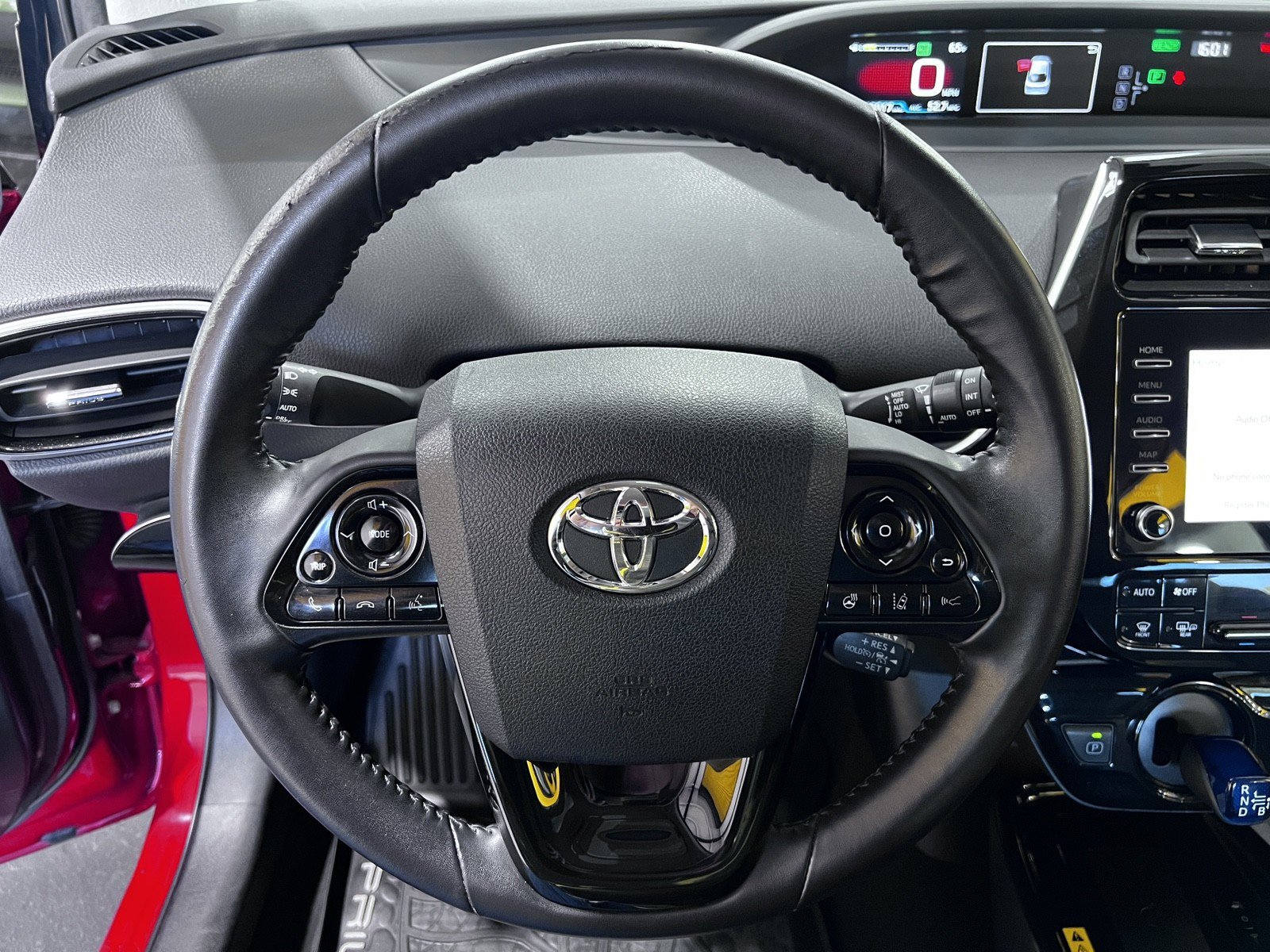 Used 2020 Toyota Prius XLE image 11
