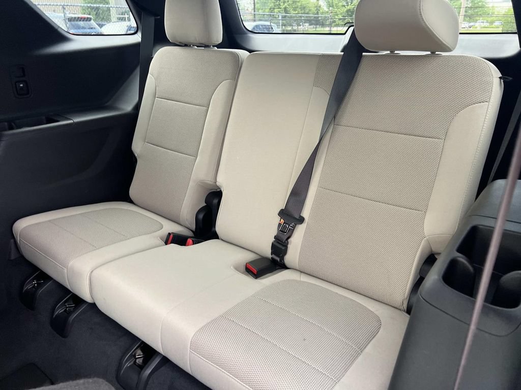 Used 2022 Chevrolet Traverse LT FWD image 12