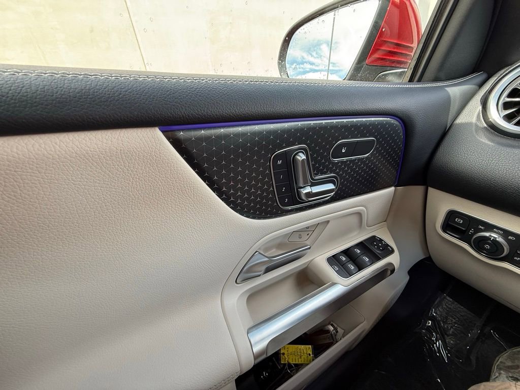 Used 2025 Mercedes-Benz GLB 250 image 17