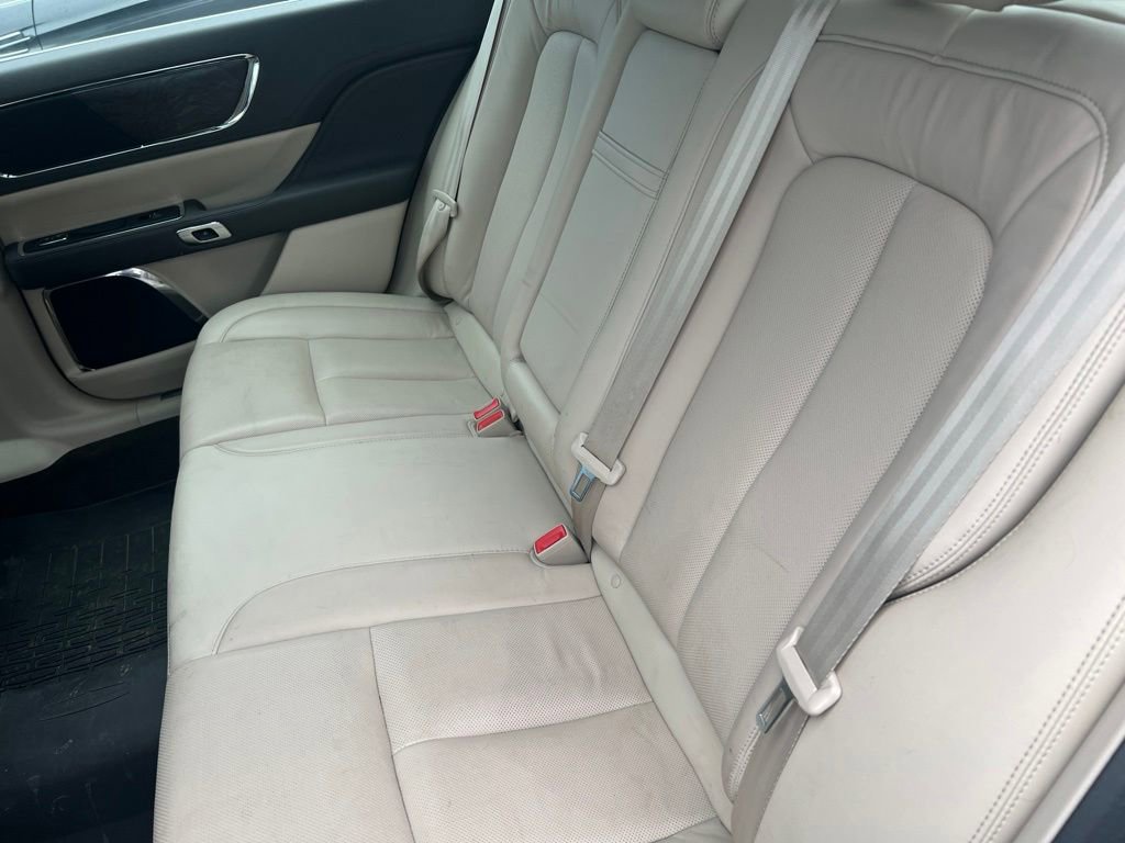 Used 2019 Lincoln Continental Select w/ Continental Climate Package AWD/4WD image 9